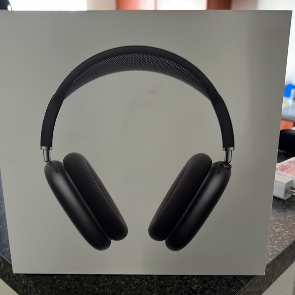 Apple airpod pro max head phones with box never used